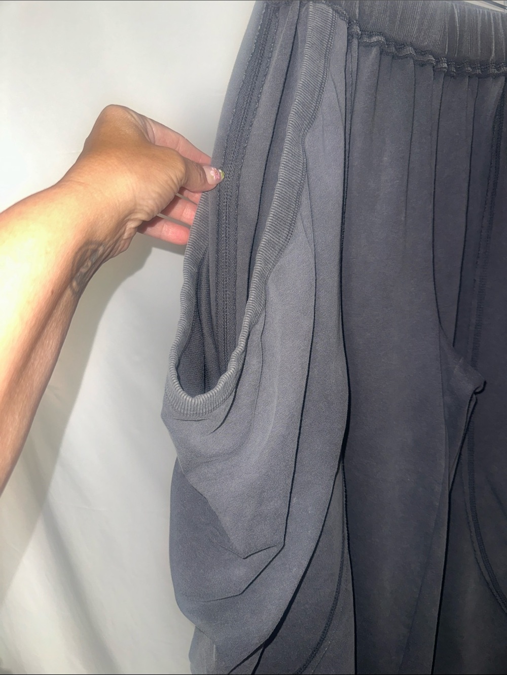 Source Unknown Dark Gray Wide-Leg Draped Pants with large deep pockets - Picture 3 of 6